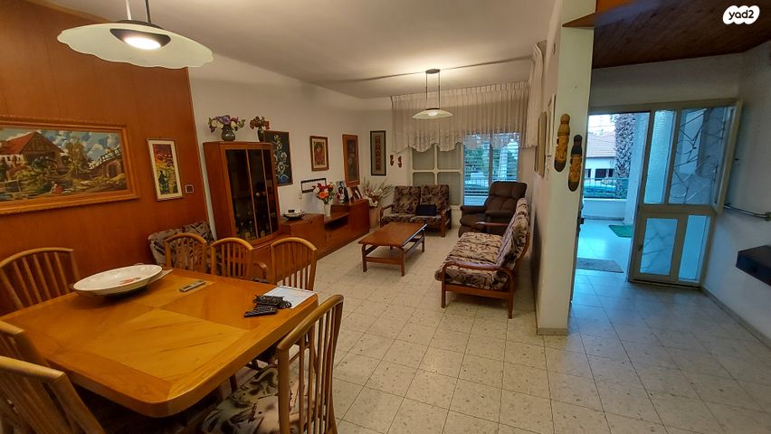 דו משפחתי, חבצלת, רחובות