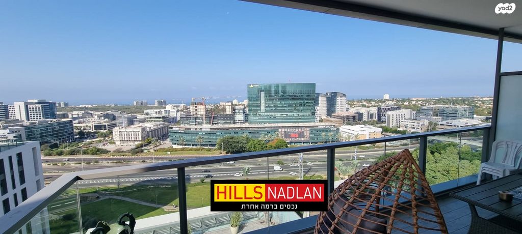 דירה, אריק איינשטיין, הרצליה ב', הרצליה