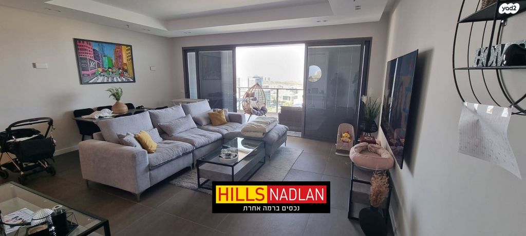 דירה, אריק איינשטיין, הרצליה ב', הרצליה