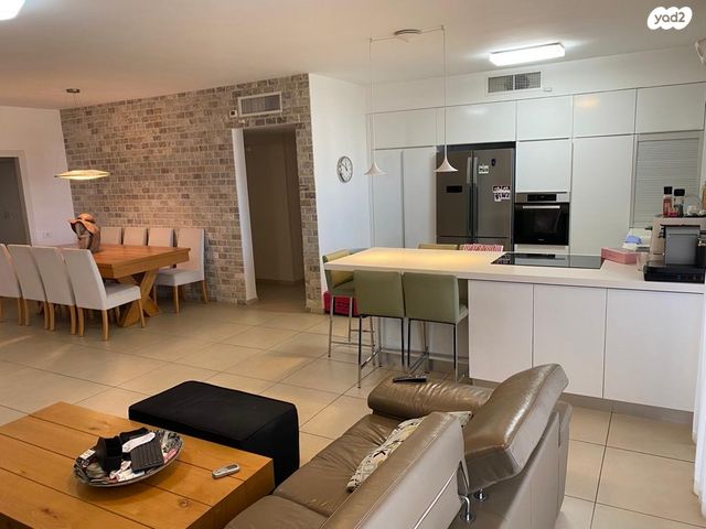 דירה, כפר יונה