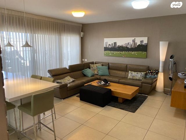 דירה, כפר יונה