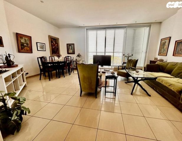 אבן גבירול 70