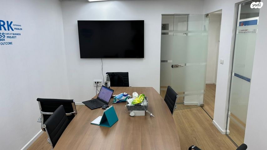 משרדים, אודם, פתח תקווה