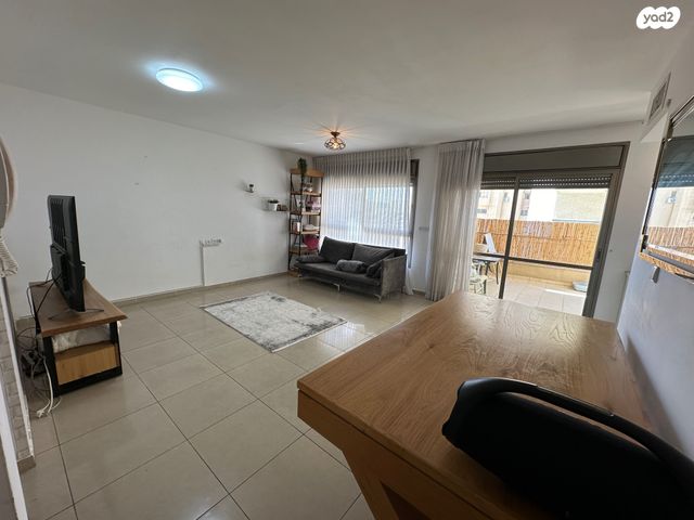 הרצליה הירוקה, נווה עובד