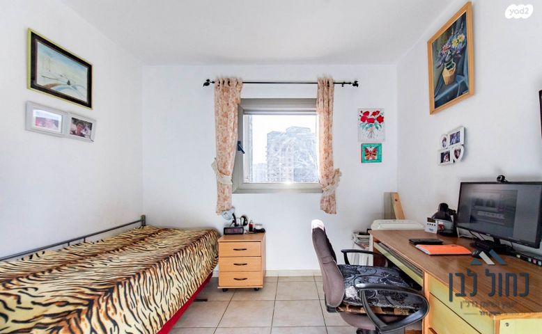 דירה, משה סנה, הדר המושבות החדשה / אם המושבות החדשה, פתח תקווה