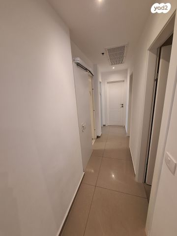 דירה, אריק איינשטיין, הרצליה ב', הרצליה