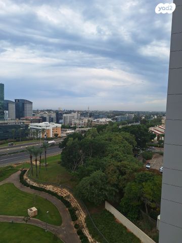 דירה, אריק איינשטיין, הרצליה ב', הרצליה