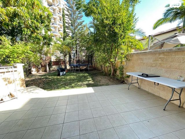 בית פרטי/ קוטג', סר ברנרד כ"ץ, ראשון לציון