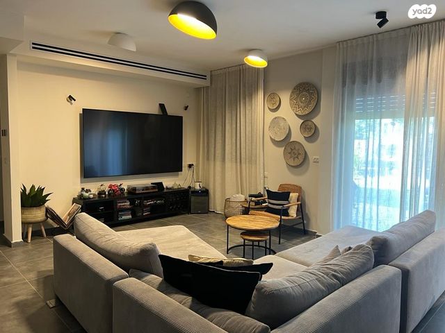 דירת גן, חנה רובינא, הרצליה