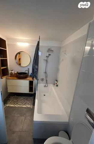 דירת גן, חנה רובינא, הרצליה