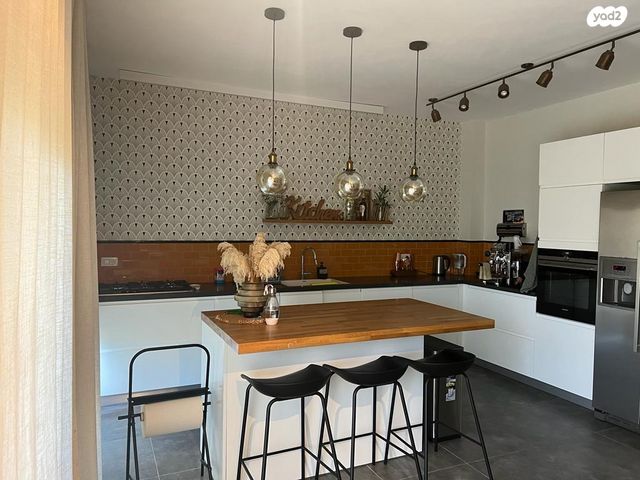 דירת גן, חנה רובינא, הרצליה