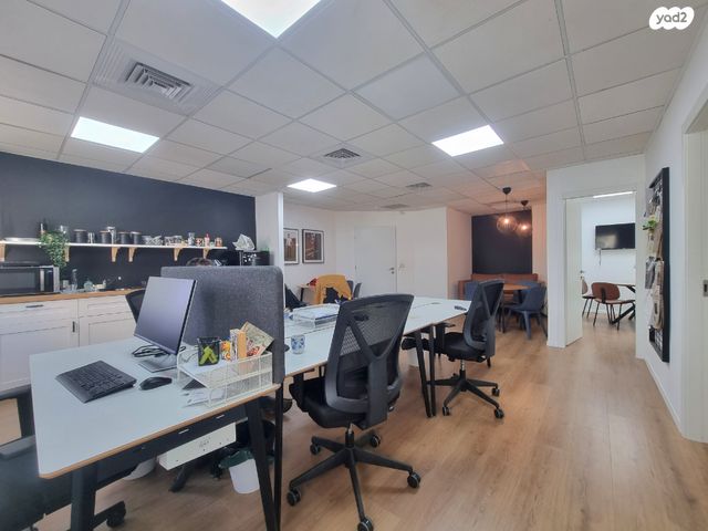 מונטיפיורי, הרכבת