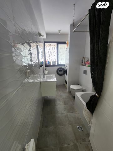 דירה, הכינור, שאר העיר, גבעת זאב