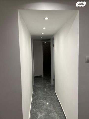 דירה, ז'בוטינסקי 11, רובע א', אשדוד