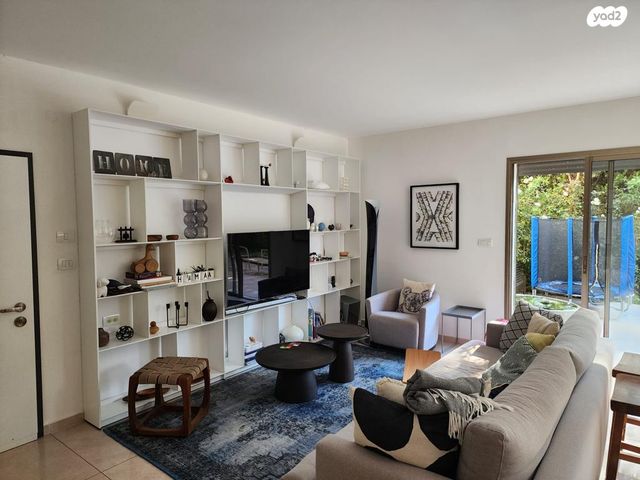 דירת גן, רמת השרון