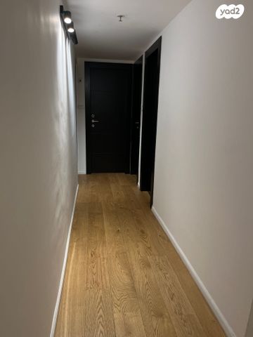 דירה, אברהם פררה, הולילנד, ירושלים