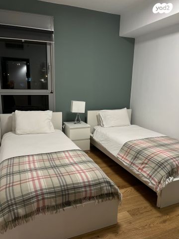 דירה, אברהם פררה, הולילנד, ירושלים