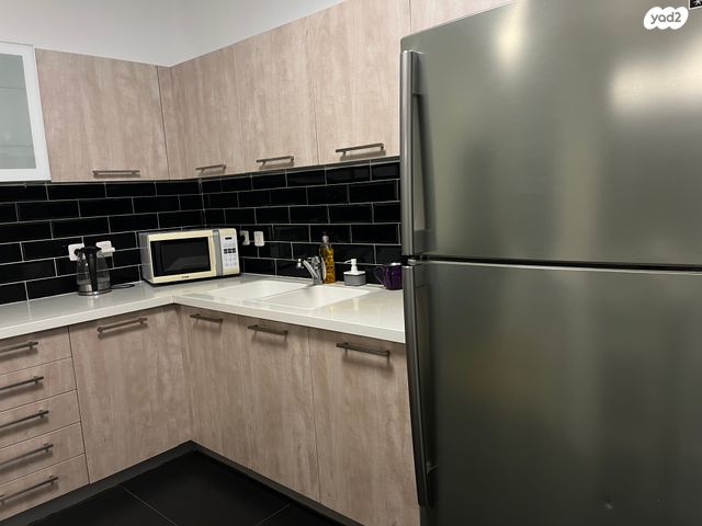 דירה, אברהם פררה, הולילנד, ירושלים