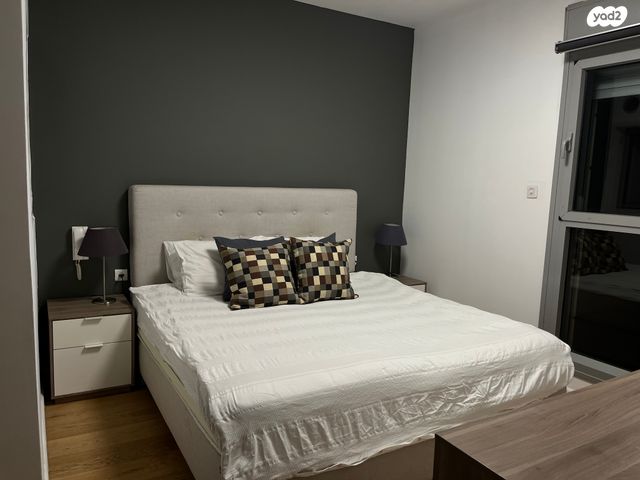 דירה, אברהם פררה, הולילנד, ירושלים