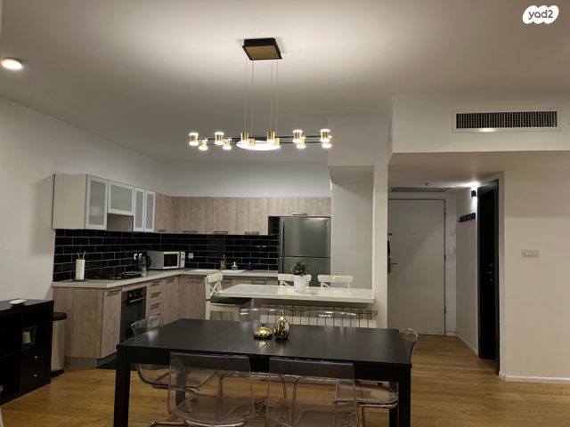 דירה, אברהם פררה, הולילנד, ירושלים