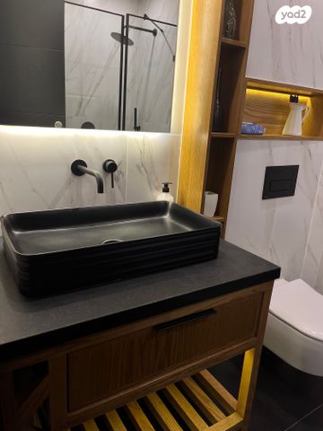 דירה, אברהם פררה, הולילנד, ירושלים