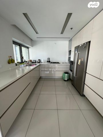 דירה, ניסים אלוני, צמרות איילון, פארק צמרת, תל אביב יפו