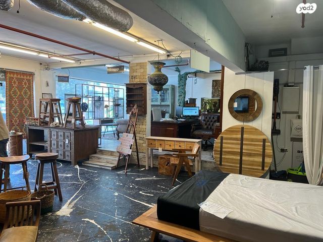 חנויות/ שטח מסחרי