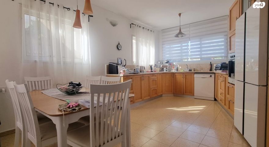 דו משפחתי, אורנית