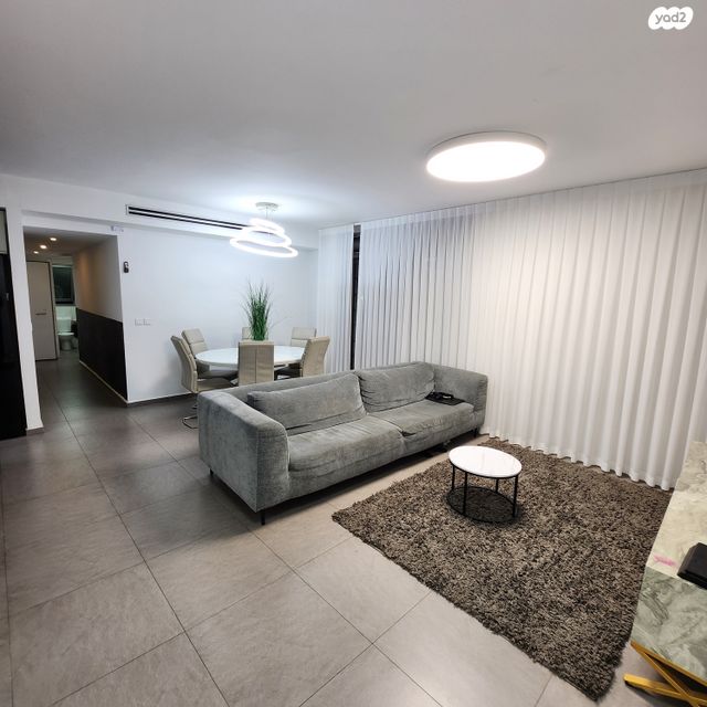 דירה, פול סמואלסון, פסגות אפק, ראש העין