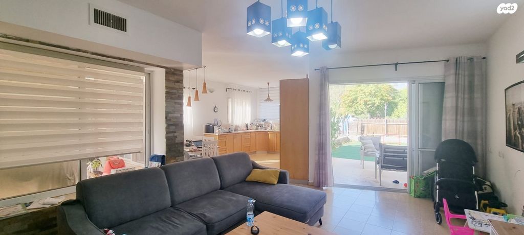 דו משפחתי, אורנית