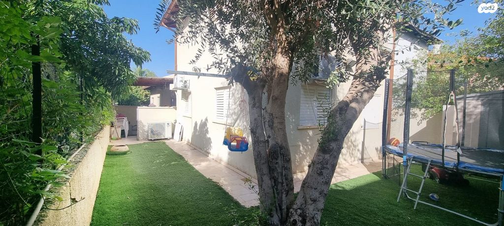 דו משפחתי, אורנית