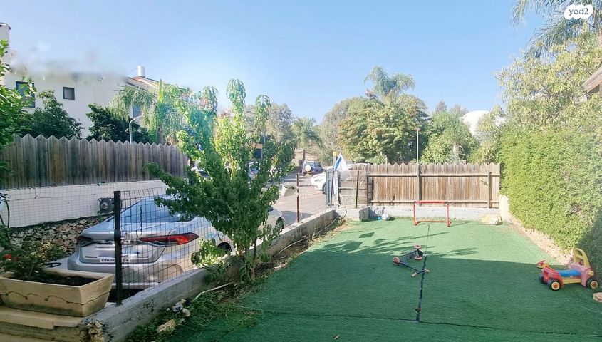 דו משפחתי, אורנית