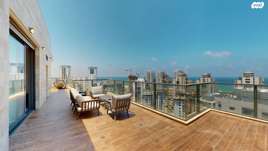 גג/ פנטהאוז, אריק לביא 18, עיר ימים, נתניה