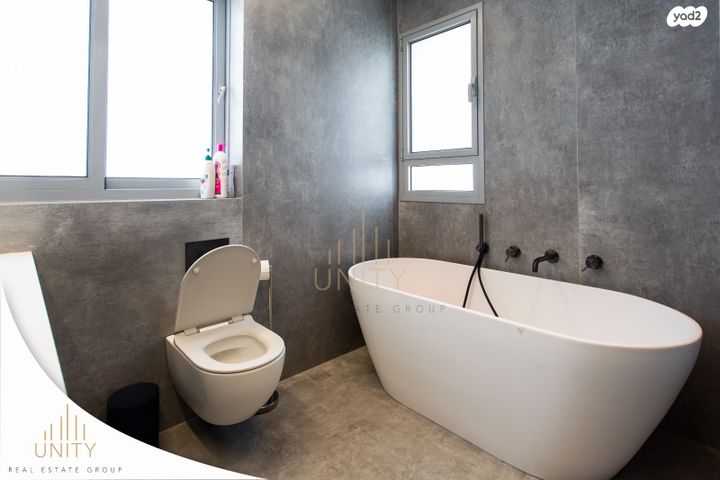 גג/ פנטהאוז, פייר קניג, נוף הטיילת, נתניה