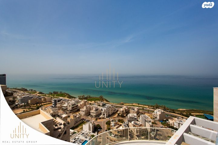 גג/ פנטהאוז, פייר קניג, נוף הטיילת, נתניה