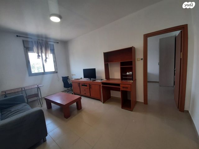 אביה השופט 1