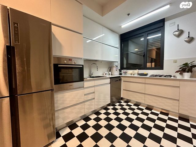 דירה, קניוק יורם, גני שרונה, קרית הממשלה, תל אביב יפו