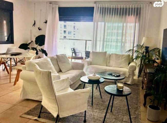 דירה, קניוק יורם, גני שרונה, קרית הממשלה, תל אביב יפו