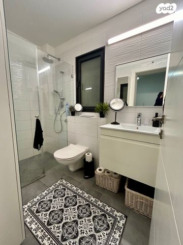 דירה, קניוק יורם, גני שרונה, קרית הממשלה, תל אביב יפו