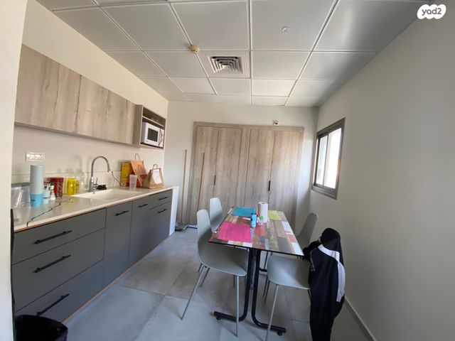 משרדים, קיסריה