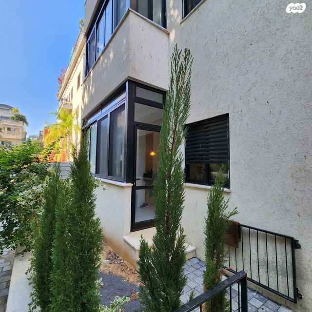 ג'ורג' אליוט 3