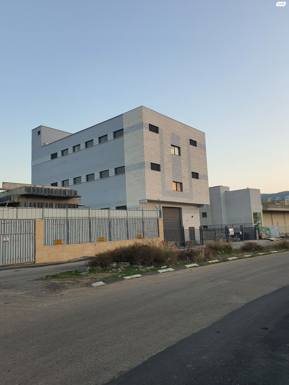 בניין משרדים