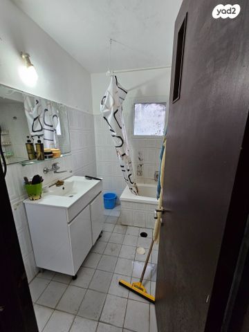 דירה, נחמה פוחצ'בסקי, רמב"ם, ראשון לציון