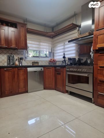 דו משפחתי, נתניה