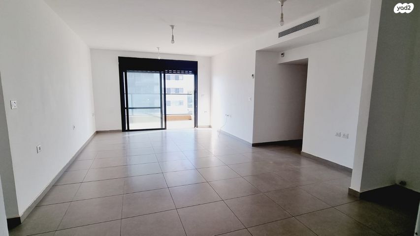 דירה, דרך ארץ, הפרחים, חריש