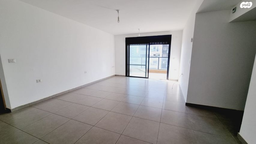 דירה, דרך ארץ, הפרחים, חריש