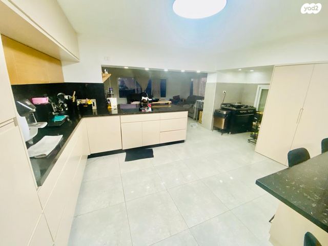 דו משפחתי, בית מאיר