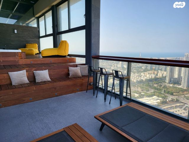 גג/ פנטהאוז, אריאל שרון 6, גבעתיים