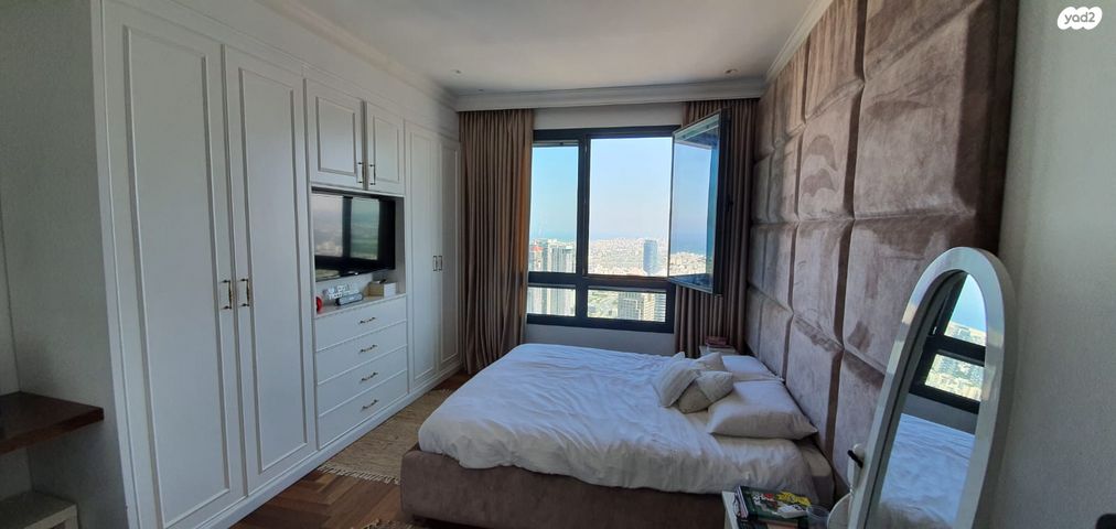 גג/ פנטהאוז, אריאל שרון 6, גבעתיים