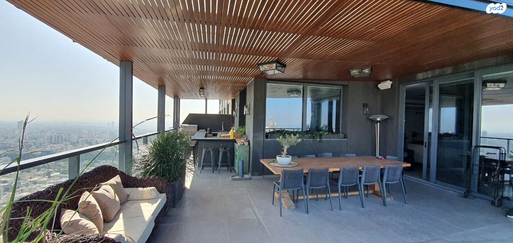 גג/ פנטהאוז, אריאל שרון 6, גבעתיים